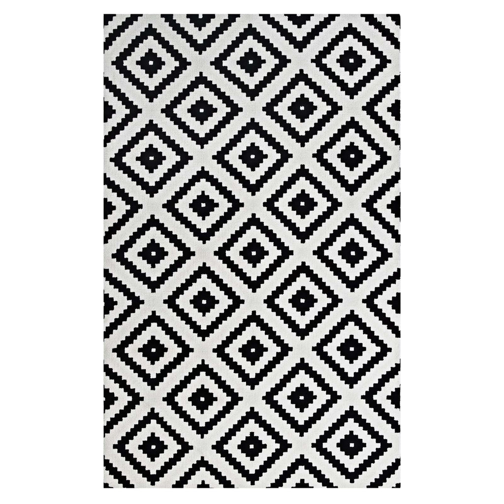 Alika Abstract Diamond Trellis 5x8 Area Rug in Black and White