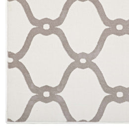 Beltara Chain Link Transitional Trellis 8x10 Area Rug in Beige and Ivory