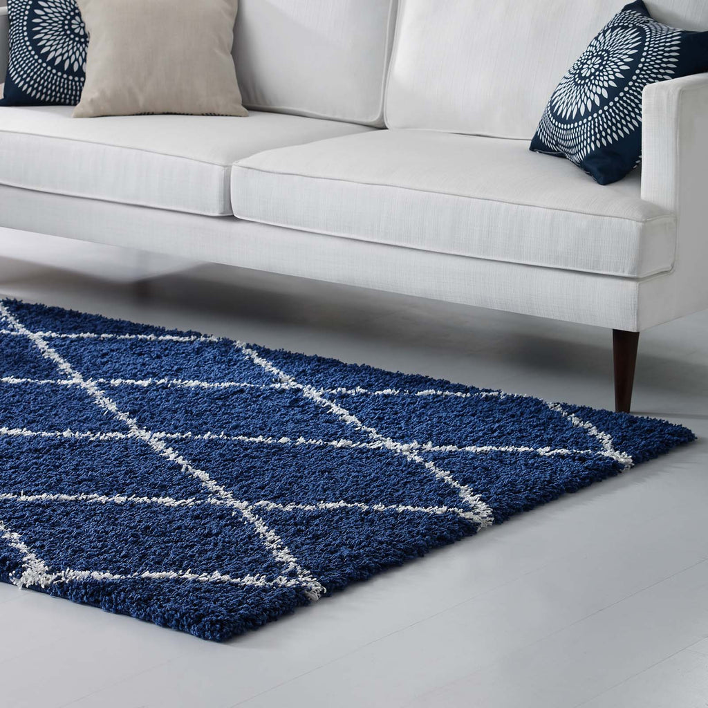 Toryn Diamond Lattice 5x8 Shag Area Rug in Navy and Ivory