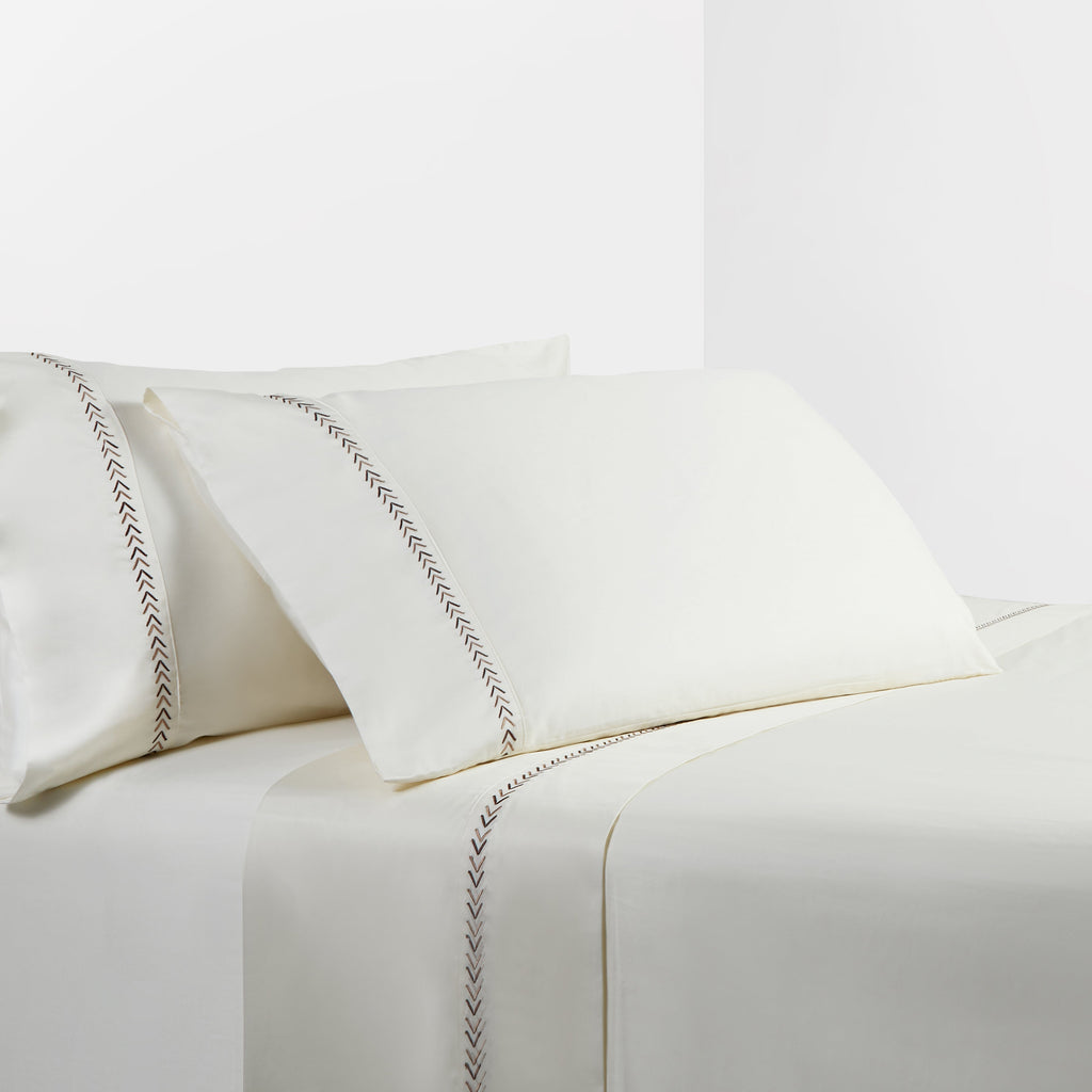 350 TC Cream Sheet Set with Arrow Embroidery, Queen