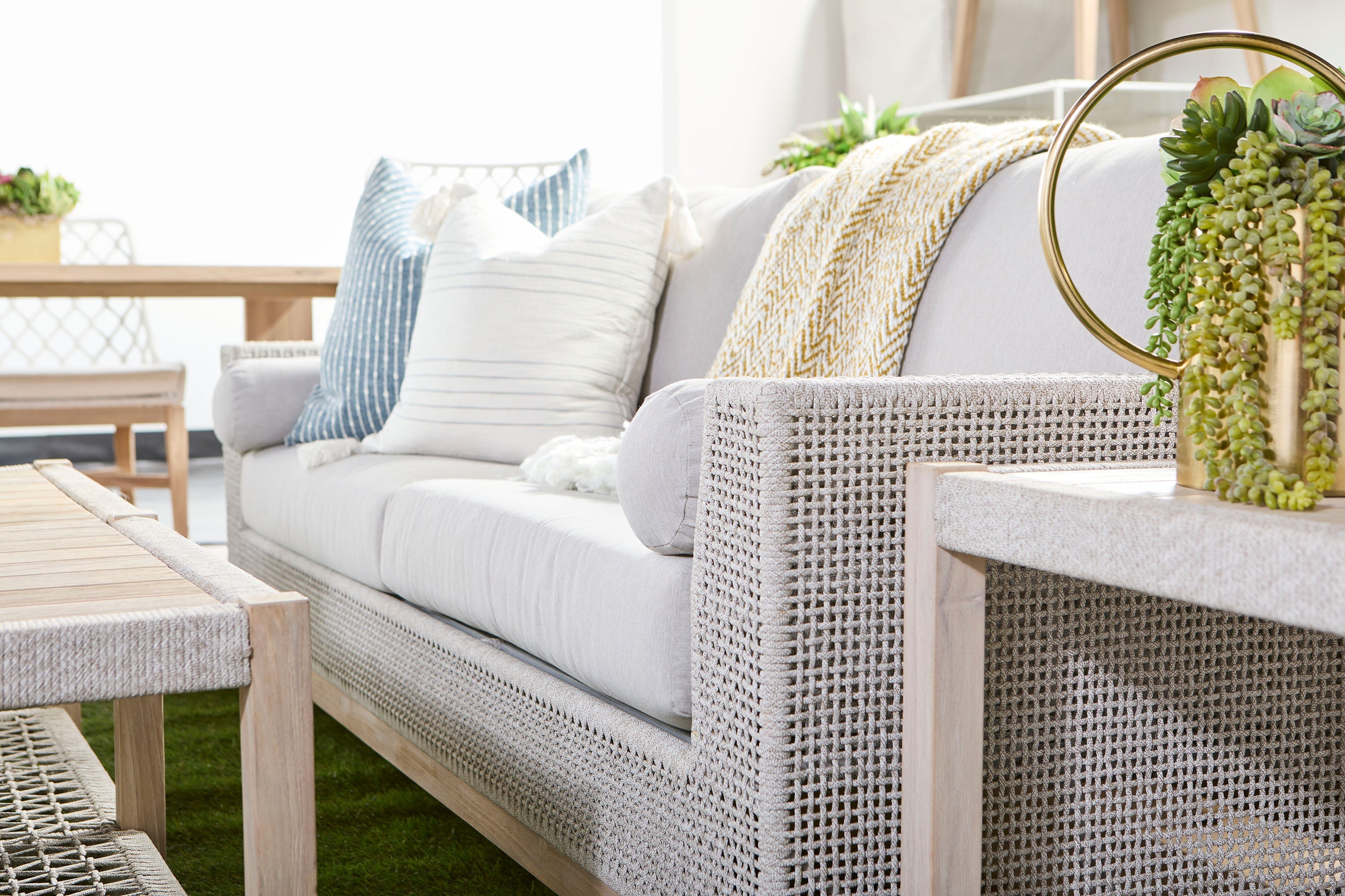 Wrap Outdoor Coffee Table